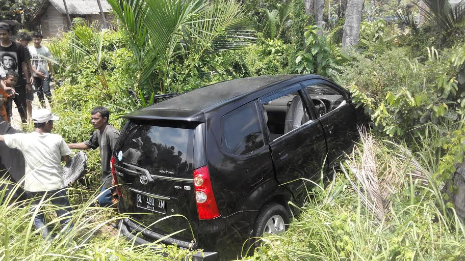 Kecelakaan tunggal Mobil Terjun ke semak-semak di Tol Bocimi Bogor