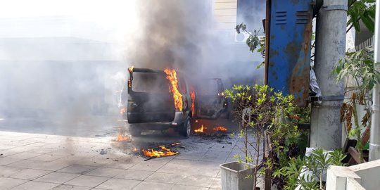 Terjadi Kebakaran Mobil Pick Up di dalam perumahan Bogor Nirwana Residence (BNR), Bogor Selatan