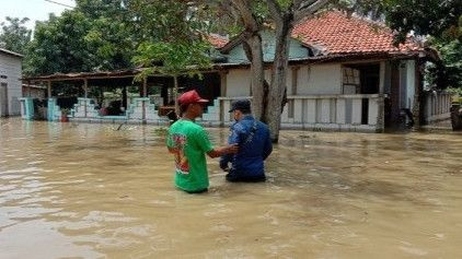 Banjir di Tanjung Burung Tangerang Belum Surut, Warga Mandi di Air Genangan