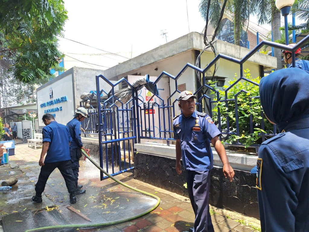 Panik! Gardu di Jalan Pengadilan Bogor Tengah Mengeluarkan Ledakan dan Kepulan Asap