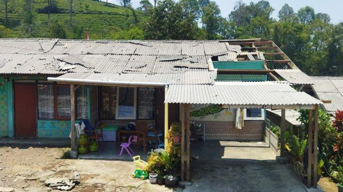 Imbas Angin Kencang, Puluhan Rumah di Kampung Batik Gunung Mas Bogor Rusak