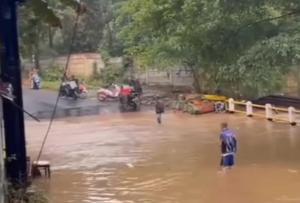Jembatan Penghubung Kali Cinere dengan Depok dan sekitarnya Masih Terpantau Banjir 