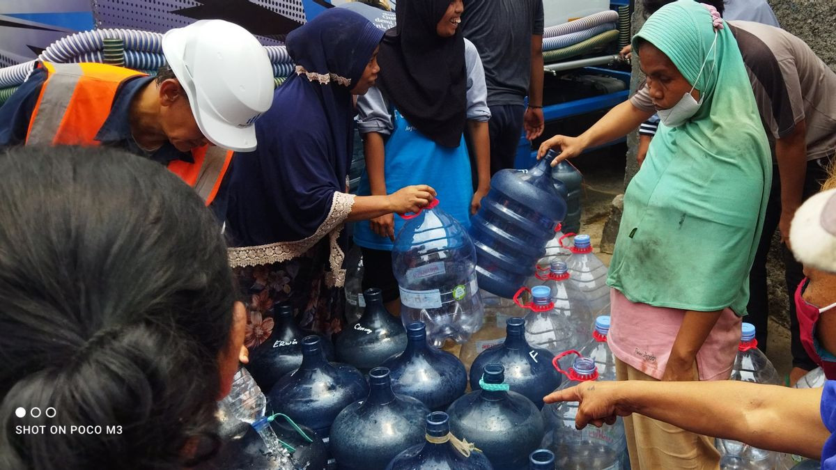 Ratusan warga di Kelurahan Pinang Ranti, Jaktim mengalami kesulitan air bersih akibat kemarau