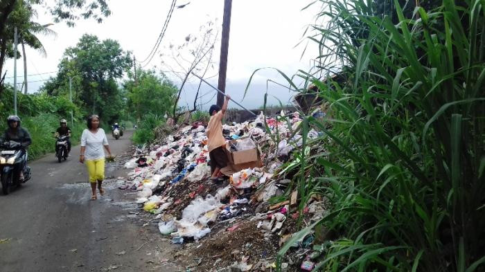 Sampah Membusuk, Warga Kebon Eurih Bogor Keluhkan Bau Menyengat