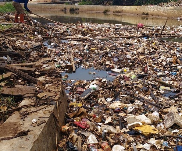 Kerahkah Alat Berat Berupa Amphibi, Satgas DPUPR Depok Bersihkan Sampah di Kali Pesanggrahan