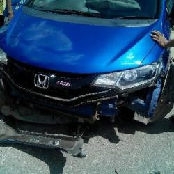 Kecelakaan Tunggal Mobil Berwarna Biru dilampu Merah Gaplek, Tangsel