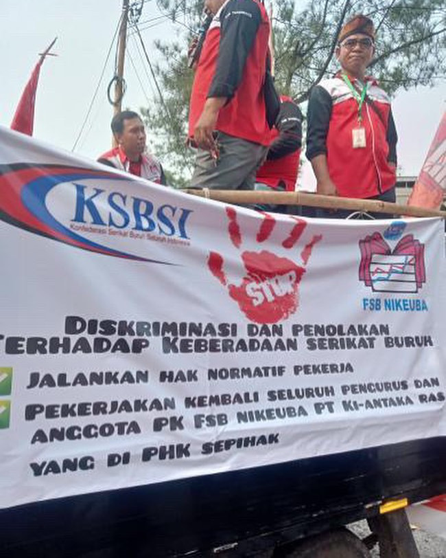 Aksi Penyampaian Pendapat Kaum Buruh di Depan PT Kiantaka Rasa