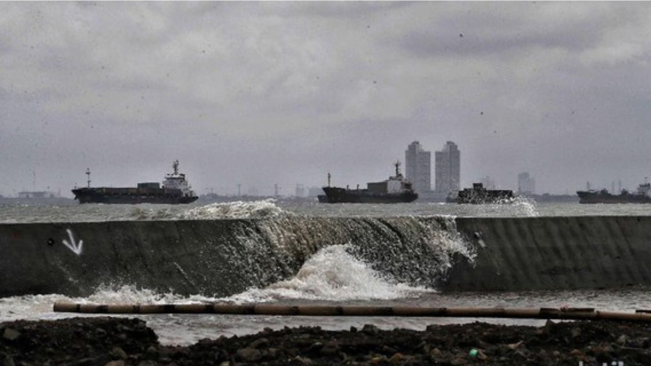 Fenomena Pasang Air Laut, Pesisir Jakarta Waspada Banjir Rob 18-24 Juni  
