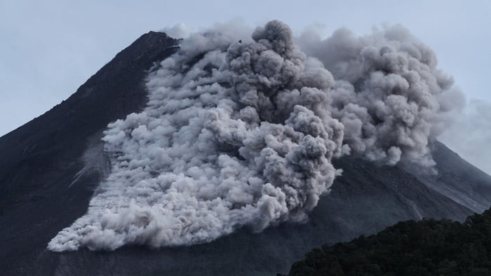 Erupsi Gunung Marapi  menyebabkan 11 orang meninggal dunia