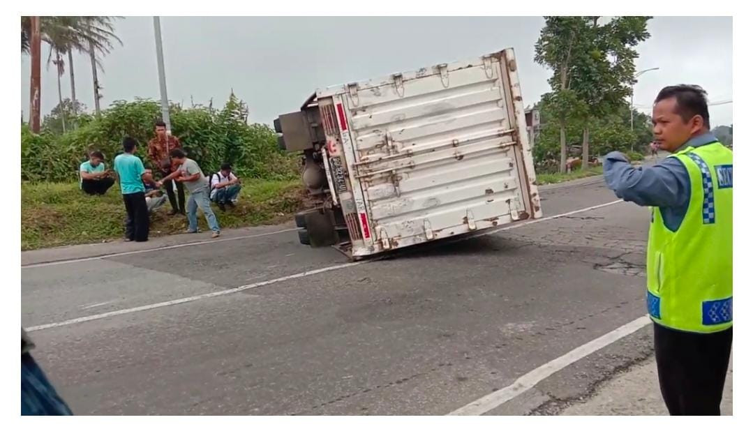 Kecelakaan Mobil Box di Jalan Alternatif Sentul, Arus Lalu Lintas Terganggu