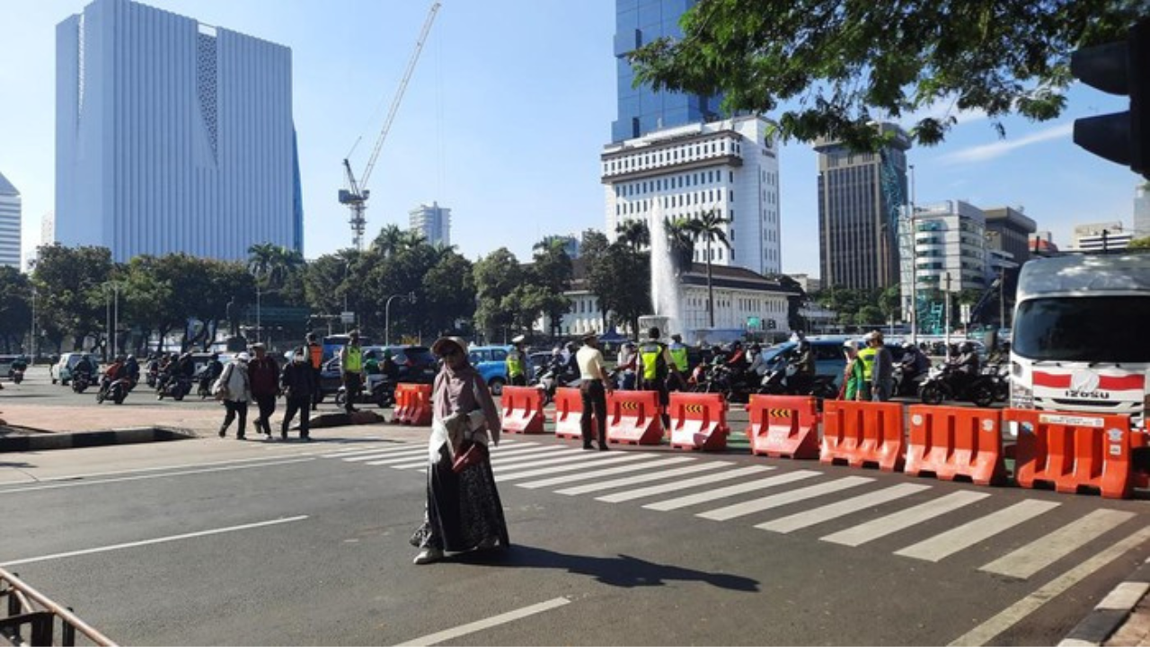 Jelang Demo Pagi Jalan Medan Merdeka Barat Harmoni Ditutup